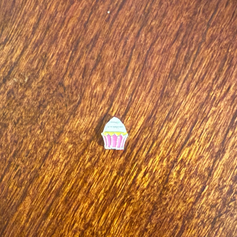 NWOT Origami Owl Cupcake Charm